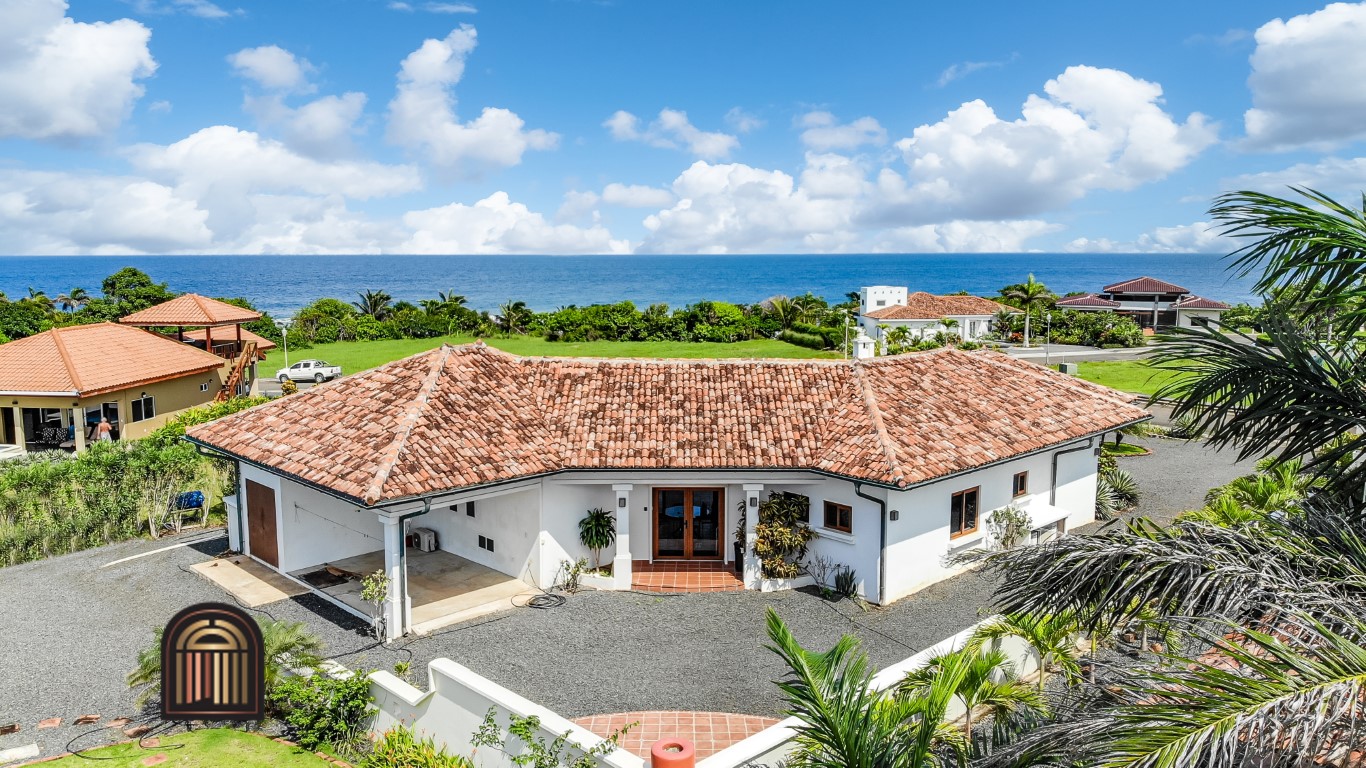 2 Bed with a Pool in Pedasí Open Doors Panama Estates